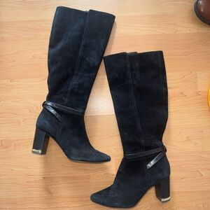 Elegant Black Knee-High Women's Boots with gold chain detail